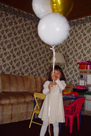 Kasen with anniversary balloons